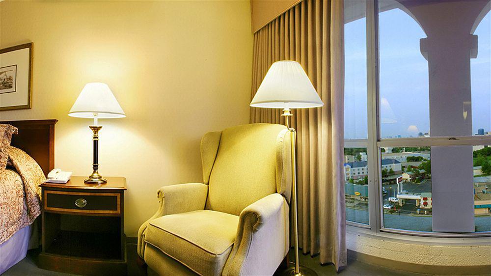 Doubletree By Hilton Dallas Market Center Exteriör bild