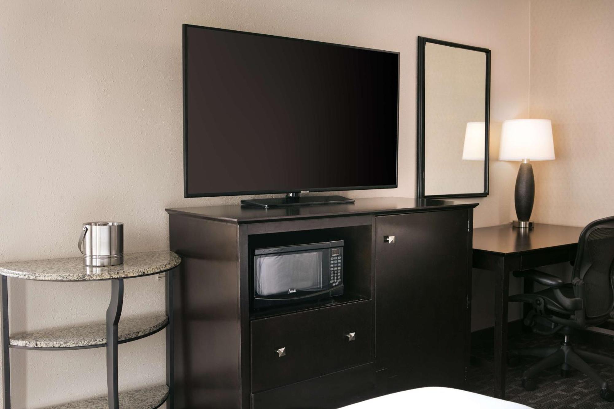 Doubletree By Hilton Dallas Market Center Exteriör bild
