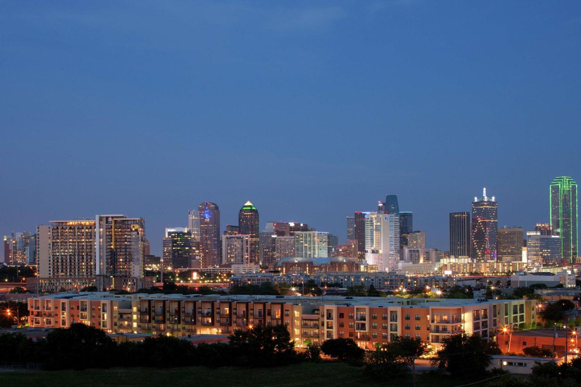 Doubletree By Hilton Dallas Market Center Exteriör bild