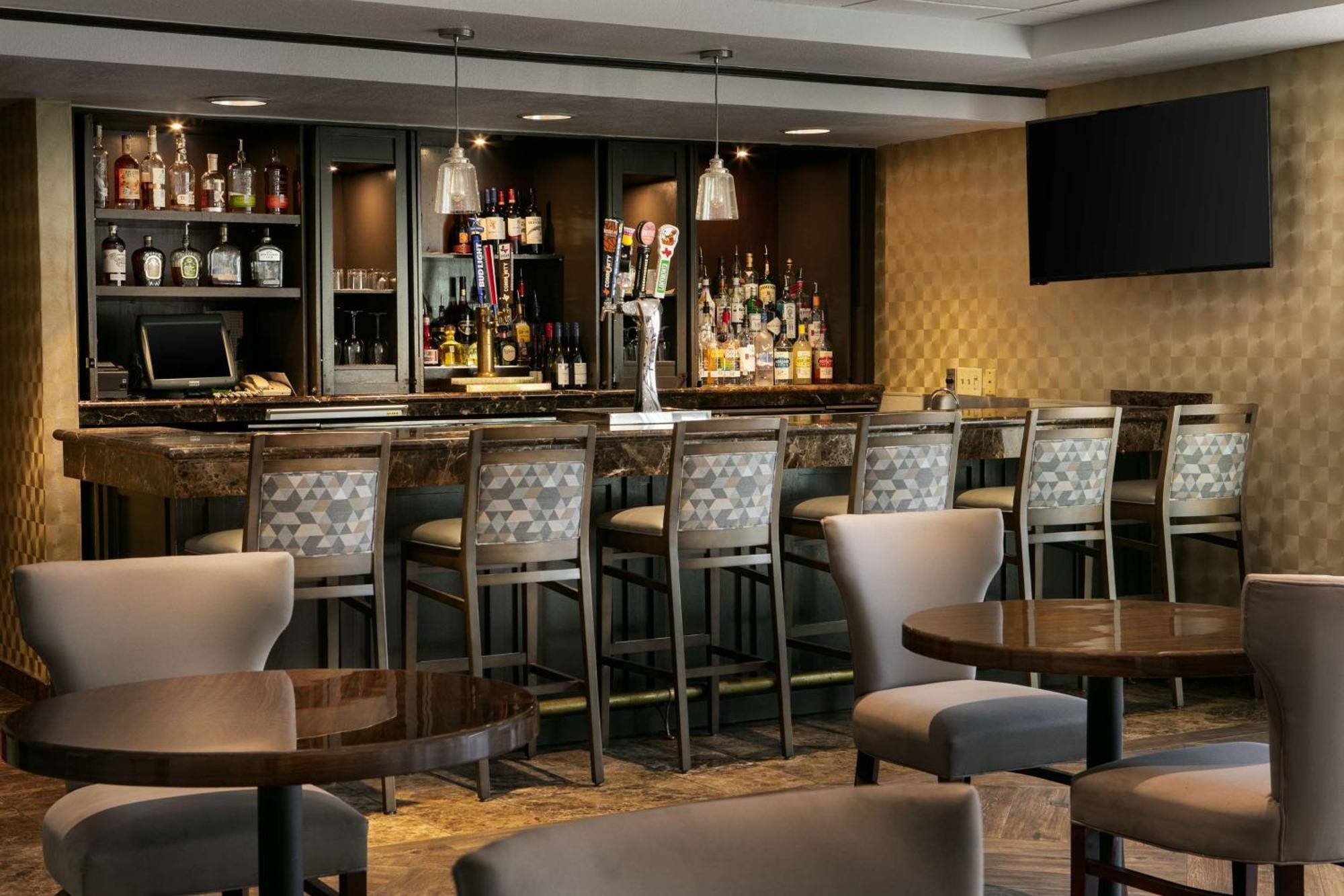 Doubletree By Hilton Dallas Market Center Exteriör bild