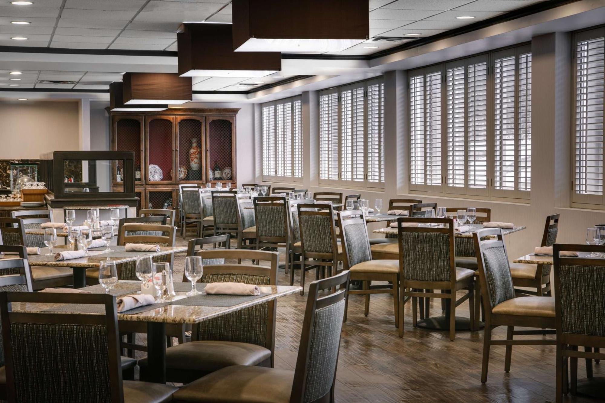 Doubletree By Hilton Dallas Market Center Exteriör bild