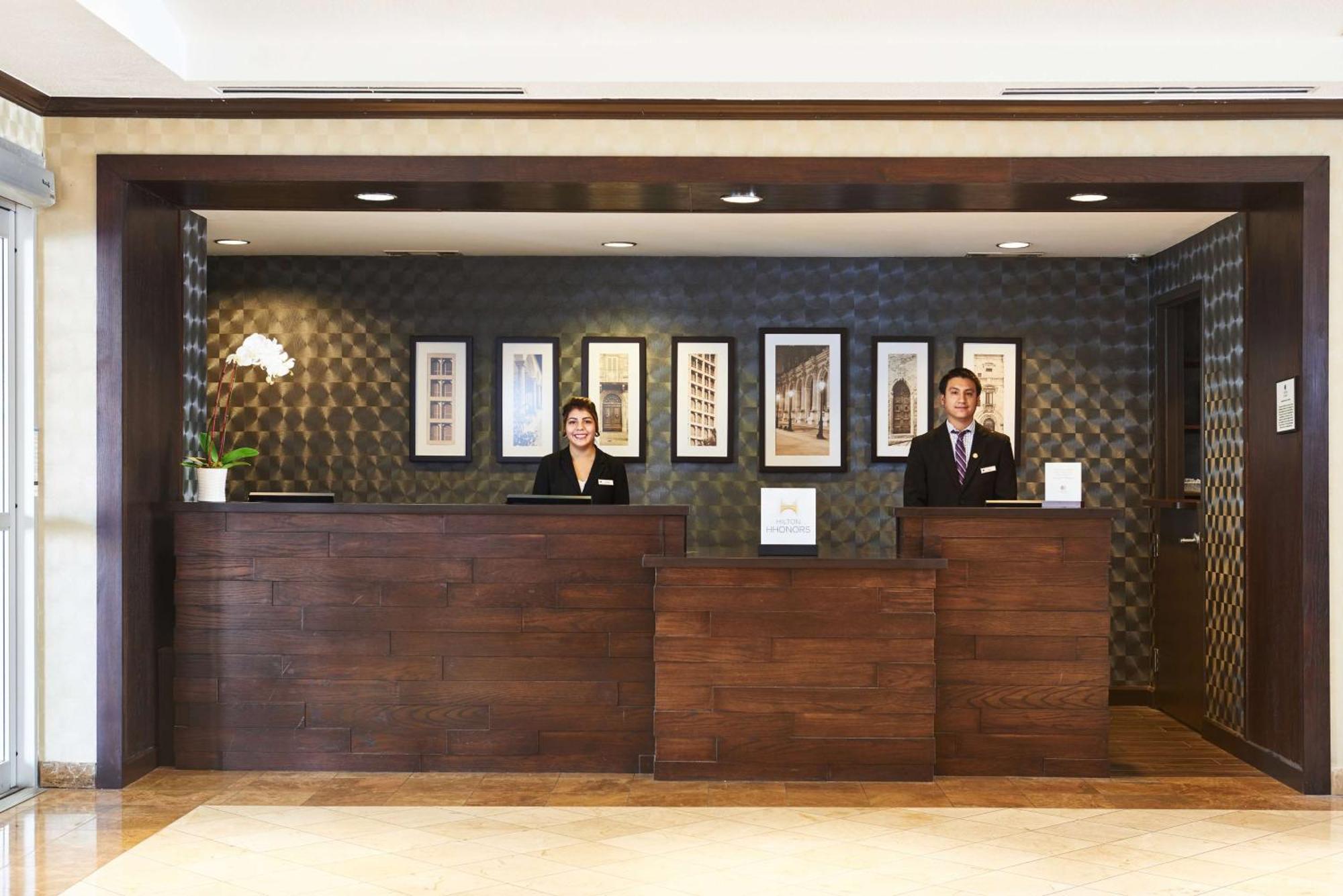 Doubletree By Hilton Dallas Market Center Exteriör bild