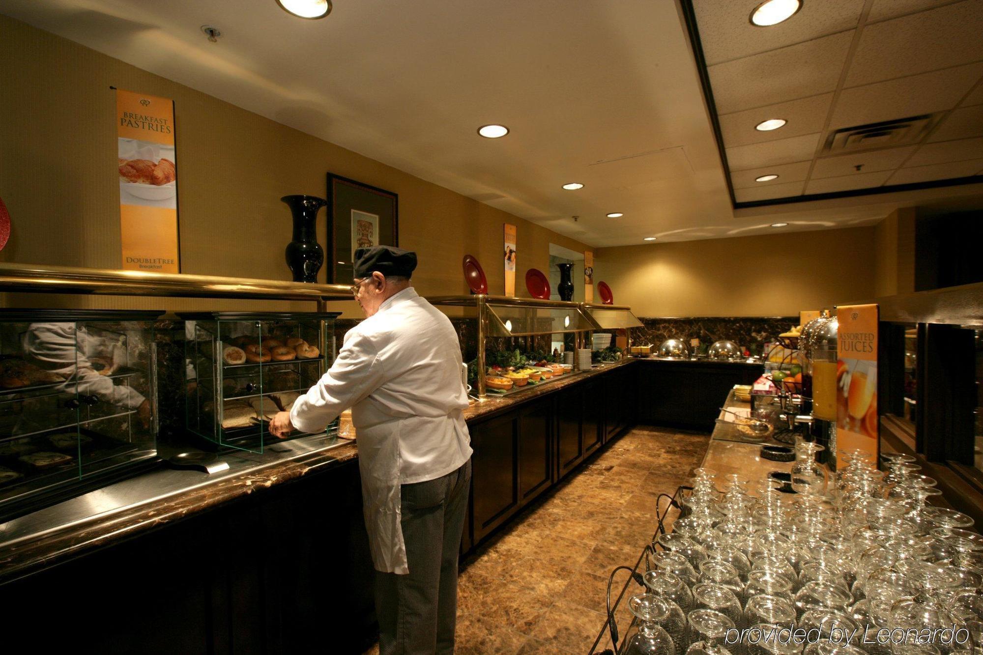 Doubletree By Hilton Dallas Market Center Exteriör bild